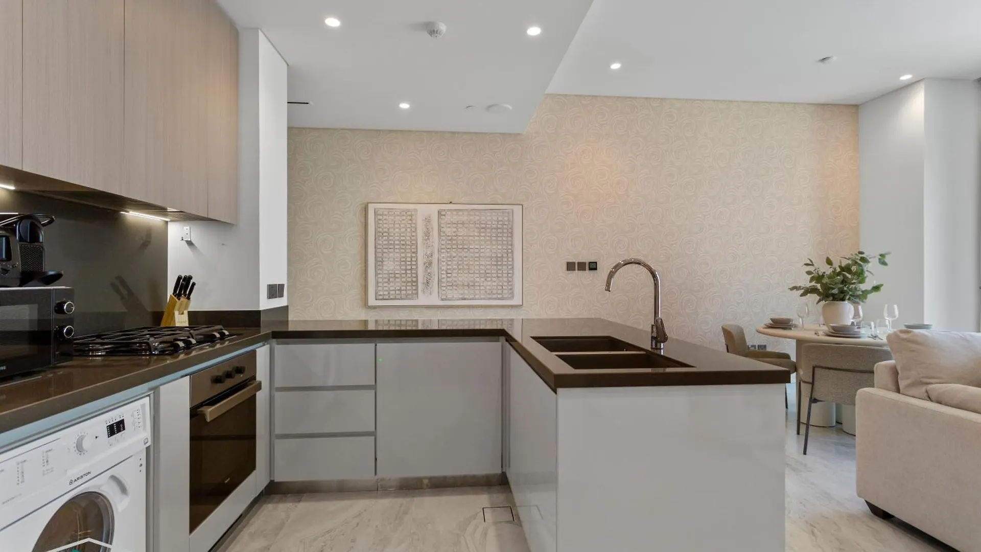 Stunning 1 Bedroom With Burj Khalifa View Dubai Apartment